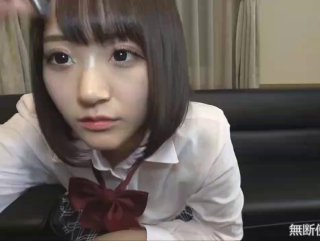 短发小少妇酒店勾搭，走廊有摄像头小伙也要摸摸胸，回房发现已经水流成河，无套插入射肚子上