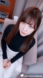 疫情期间餐厅顾客少小情侣玩偷窥 女友的无毛小骚穴非常嫩 颜值也不错很刺激